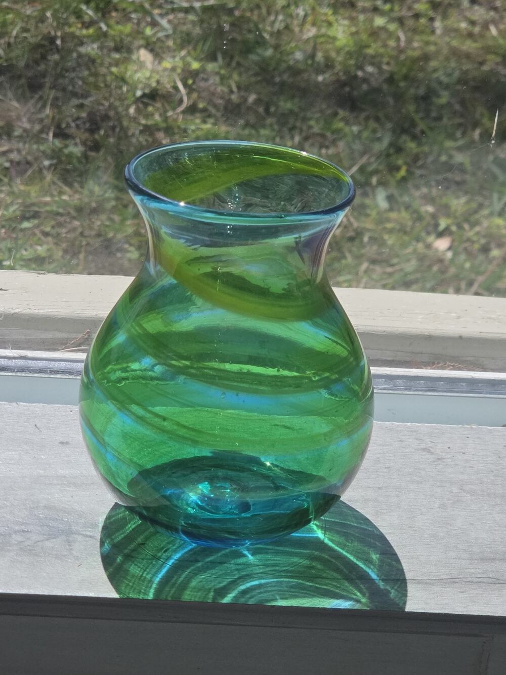 Vintage Hand Blown Art Glass Vase Green Swirl 5 Inch